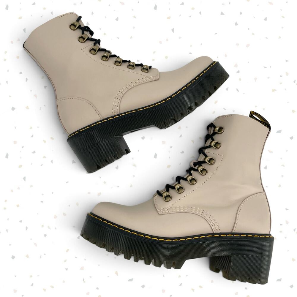 Dr. Martens Leona Boots Vintage Taupe Cream Lace Up Platform Heels Fall Size 7